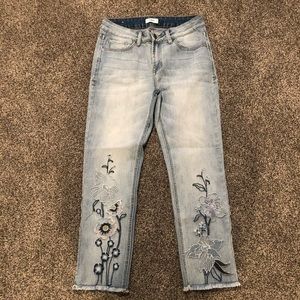 Kensie size 2 embroidered jeans